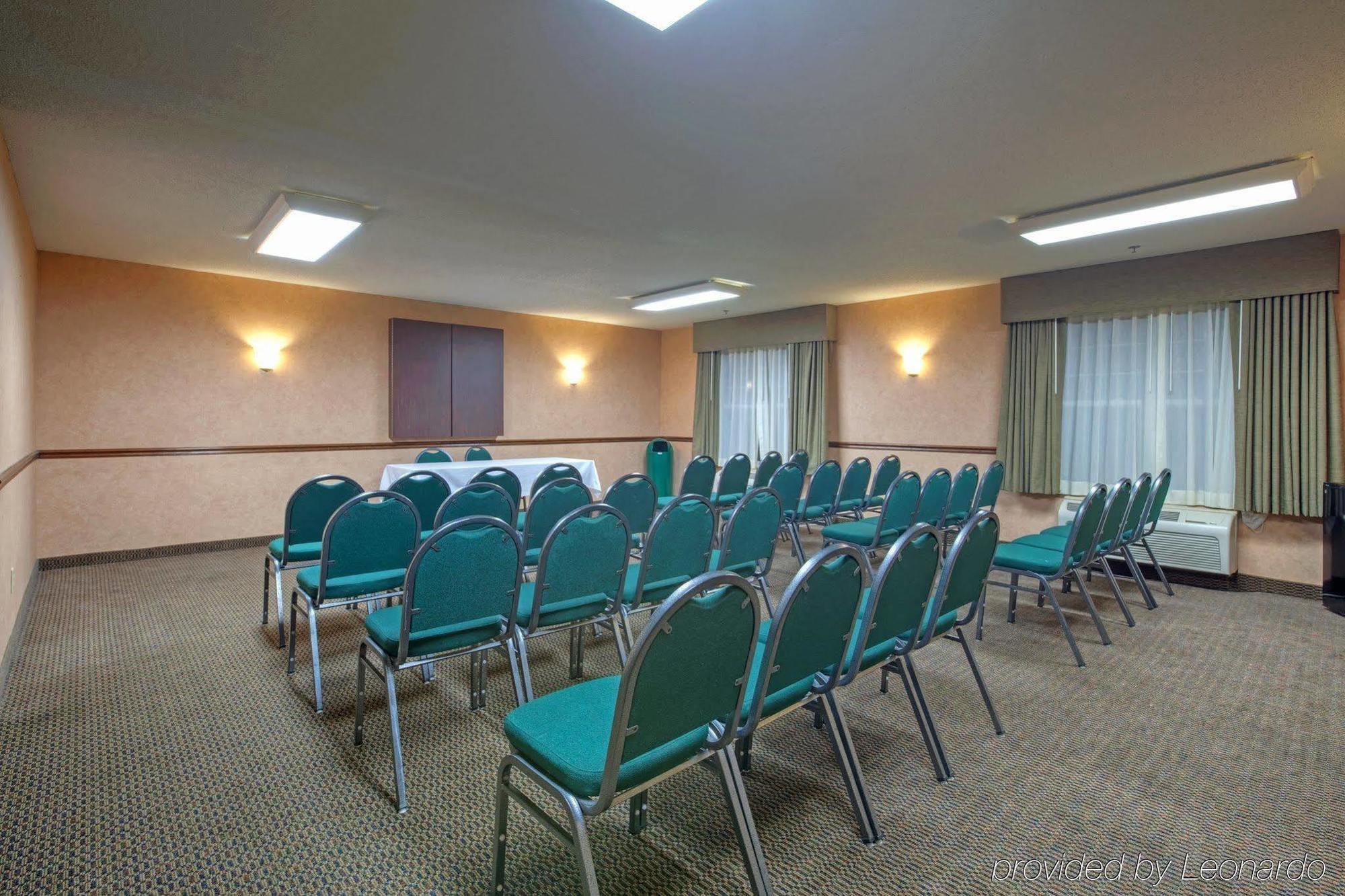 Country Inn & Suites By Radisson, Waterloo, Ia Business photo